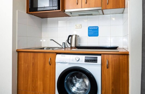 Parramatta Apartment | Chic one bedroom in Parramatta | Pool,Spa & Dining