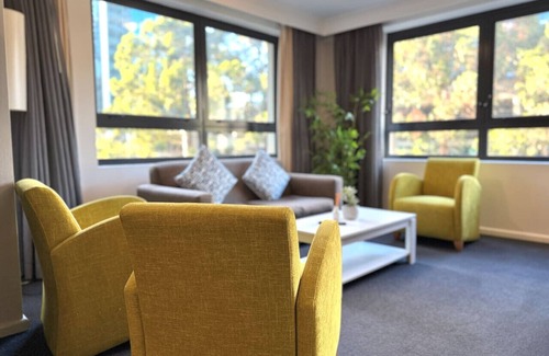 Parramatta Apartment | Chic one bedroom in Parramatta | Pool,Spa & Dining