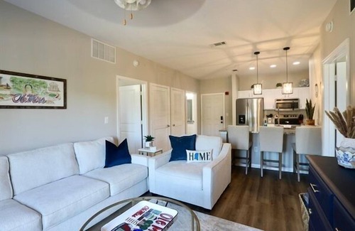 Oxford Condo | Chic Oxford Condo Getaway with 2 Suites!