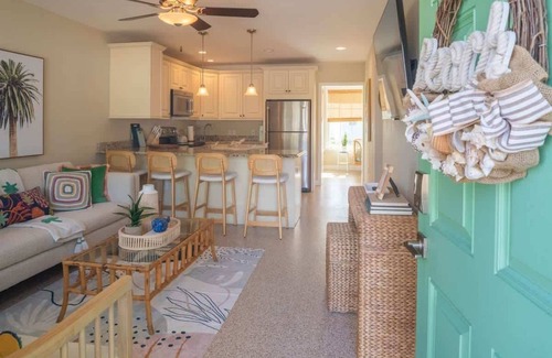 Sarasota Cottage | Chic Peaceful 3BD Cottage - Walk to Siesta!