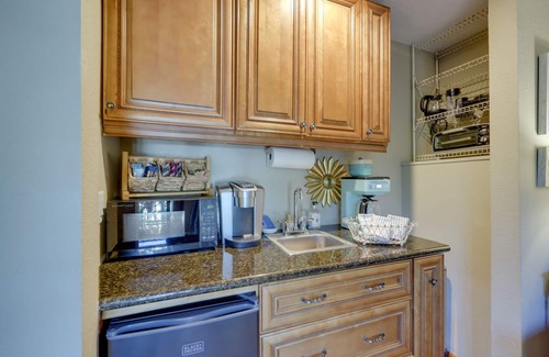 Santa Paula House | Chic Peaceful Retreat 16 Mi to Beaches & Wineries!