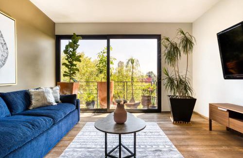 La Condesa House | Chic PH Haven with rooftop, Condesa 2BR By Tasman