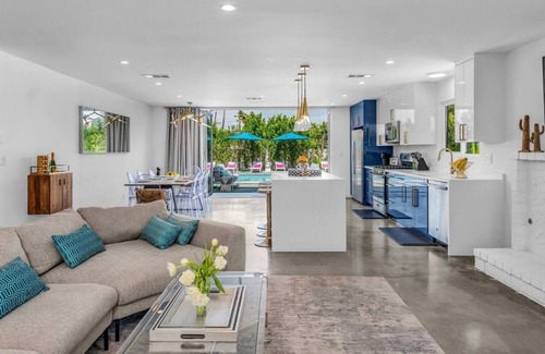 Racquet Club West House | Chic Private Oasis, 4 BR, Huge Pool & Spa, Views!