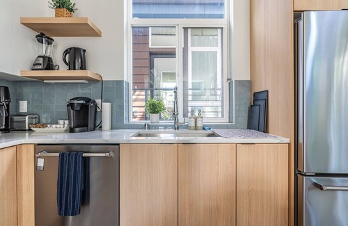 East Queen Anne House | Chic Queen Anne Townhome Near Space Needle