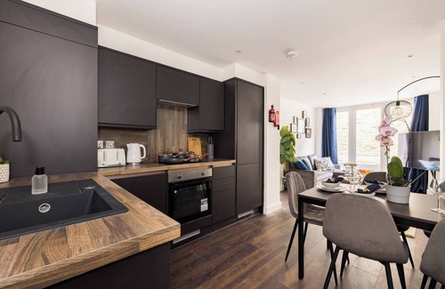 Parsons Green and Walham Apartment | Chic Retreat by Wild Roses - A