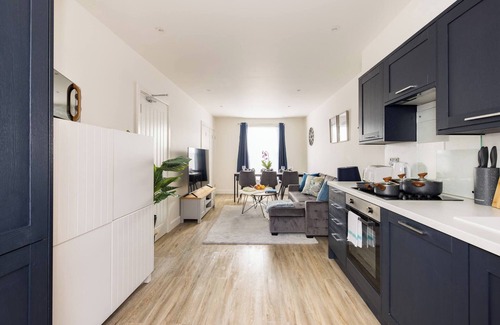 Parsons Green and Walham Apartment | Chic Retreat by Wild Roses - D