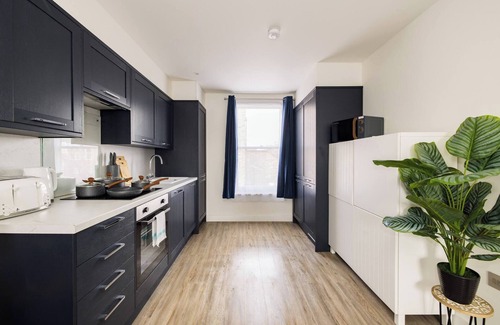 Parsons Green and Walham Apartment | Chic Retreat by Wild Roses - D