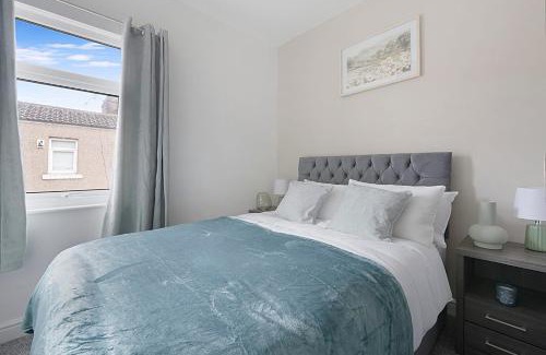 Loftus Apartment | Chic Retreat Coastal Town Sleeps 4