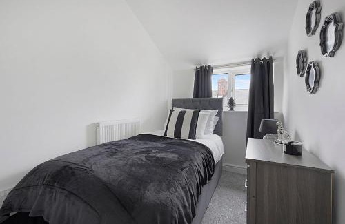 Loftus Apartment | Chic Retreat Coastal Town Sleeps 4