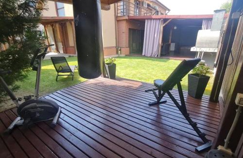 Cluj-Napoca Villa | Chic Retreat in Bună Ziua - Jacuzzi, Outdoor Gym, BBQ, Parking