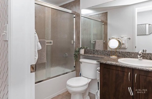 East Kootenay Apartment | Chic Retreat, Modern, Pool, Hot Tub, Gym