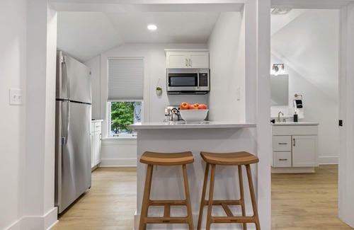 Hillsboro Village House | Chic Second Floor Studio in Prime Location Walkable to Vanderbilt & Belmont