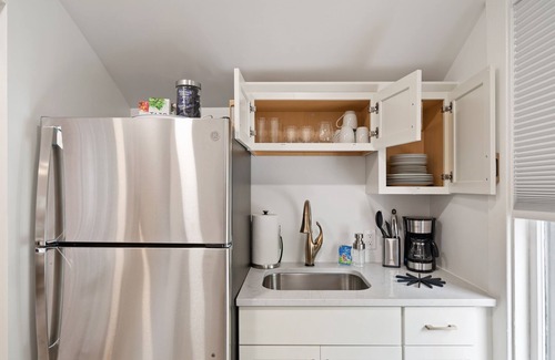 Hillsboro Village House | Chic Second Floor Studio in Prime Location Walkable to Vanderbilt & Belmont