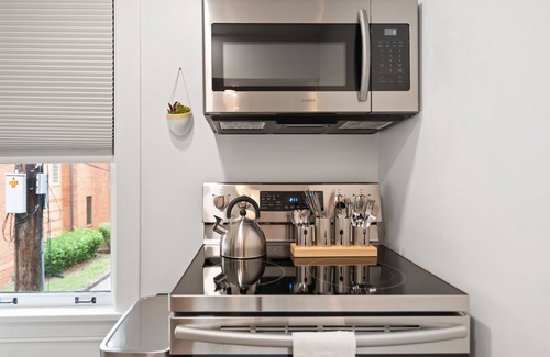 Hillsboro Village House | Chic Second Floor Studio in Prime Location Walkable to Vanderbilt & Belmont