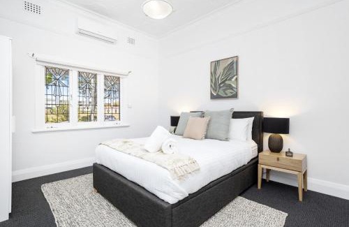 West Perth House | Chic Semi-Detached 2-Bed Home with Outdoor Dining