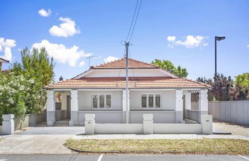 West Perth House | Chic Semi-Detached 2-Bed Home with Outdoor Dining