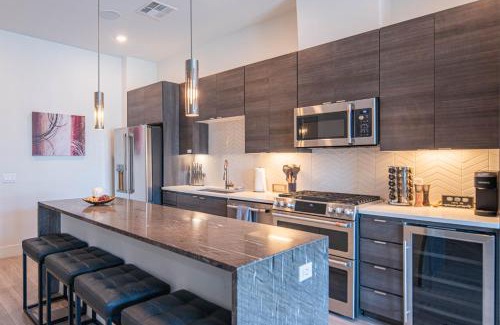 North Scottsdale Apartment | Chic & Serene ,Work Remotely in 5-Star Comfort 4003
