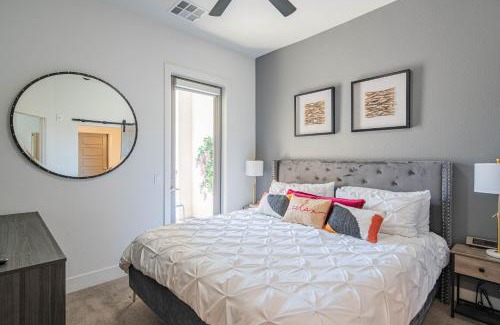 North Scottsdale Apartment | Chic & Serene ,Work Remotely in 5-Star Comfort 4003