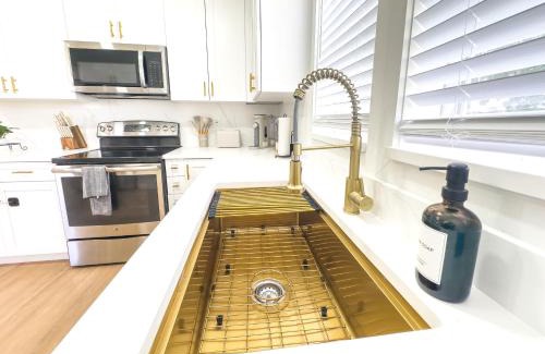 Sun Bay South House | Chic South Tampa Dreamy House