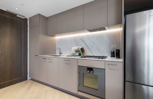 St Kilda Apartment | Chic St Kilda Retreat, Close to Beach & Eats
