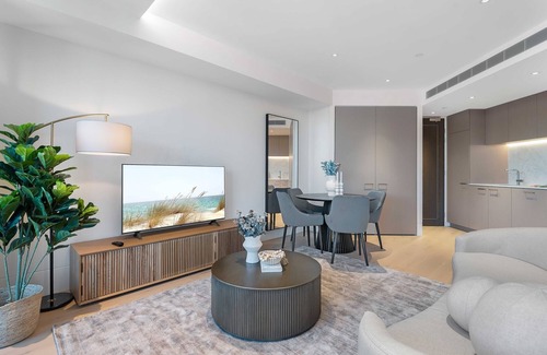 St Kilda Apartment | Chic St Kilda Retreat, Close to Beach & Eats