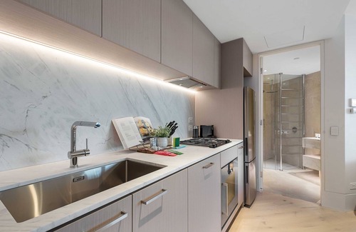 St Kilda Apartment | Chic St Kilda Retreat, Close to Beach & Eats
