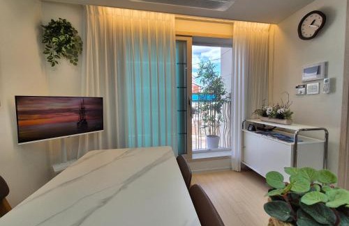 Hapjeong-dong Apartment | Chic Stay 홍대 합정 신촌 # 최대8인 # 신축 엘리베이터 # 무료짐보관 # 무료주차
