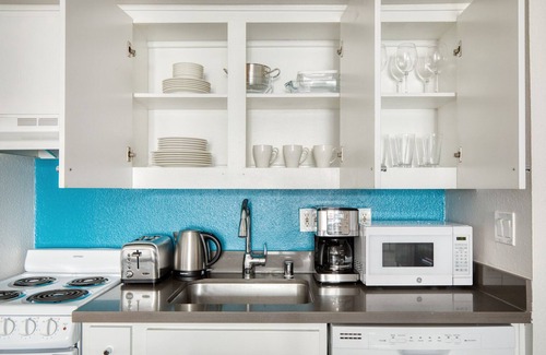 Studio City Apartment | Chic Studio City Studio w/Gym, Pool & W/D, near TJ & WF, by Blueground