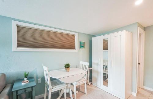 Siesta Key Village Apartment | Chic Studio Cottage - Walk to Siesta Key Beach!