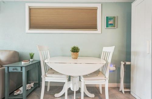 Siesta Key Village Apartment | Chic Studio Cottage - Walk to Siesta Key Beach!