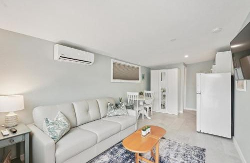 Siesta Key Village Apartment | Chic Studio Cottage - Walk to Siesta Key Beach!