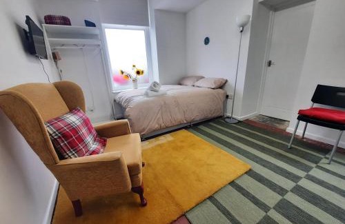 Splott Apartment | Chic Studio Near Cardiff Hub