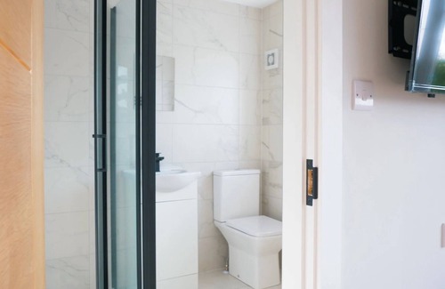 South Harrow Apartment | Chic Studio Retreat: Your Luxury Getaway