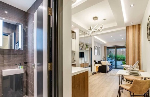 Frognal and Fitzjohns Apartment | Chic Studio w/ Outdoor Space -Excellent Location