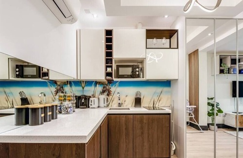 Frognal and Fitzjohns Apartment | Chic Studio w/Outdoor Space -Excellent Location