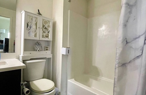 Sunset Park Apartment | Chic studio with AC, WiFi in Santa Monica
