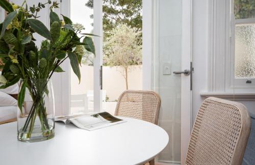 Lewisham Apartment | Chic Studio With Patio 20 min From CBD