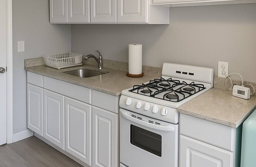 Chicago Apartment | Chic Studio with WiFi and AC in Beautiful Chicago