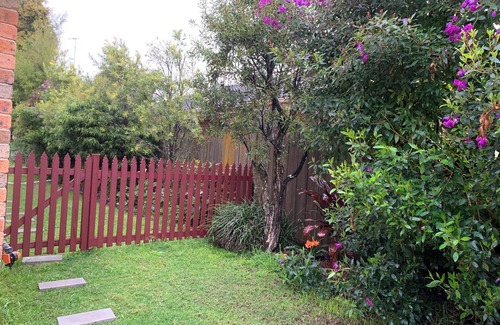Mount Colah House | Chic Stylish Getaway with Stunning garden view Granny Flat in MC 2079