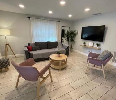 East Tampa House | Chic & Stylish House In Tampa Ybor&busch