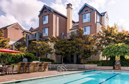 Morse Park Apartment | Chic Sunnyvale 2BR w/ W/D, Pool & Gym, walk to Google, by Blueground