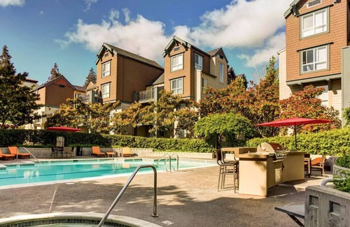 Morse Park Apartment | Chic Sunnyvale 2BR w/ W/D, Pool & Gym, walk to Google, by Blueground