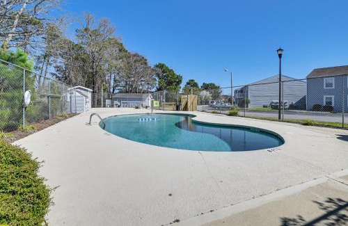 Surfside Beach Apartment | Chic Surfside Beach Condo with Screened Porch