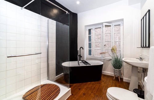 Lauzun House | Chic Townhouse in the centre of Lauzun close to the Bastide Town of Eymet