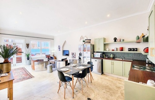Bo'Kaap House | Chic Urban Escape – 2BR in Vibrant CPT