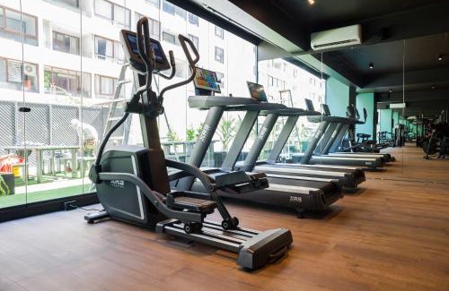 Apoquindo Apartment | Chic Urban Retreat for Three in Las Condes