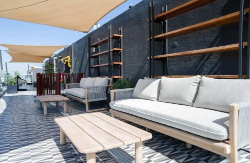 Apoquindo Apartment | Chic Urban Retreat for Three in Las Condes