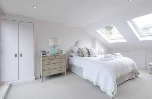 Northcote House | Chic Wandsworth Home with Patio
