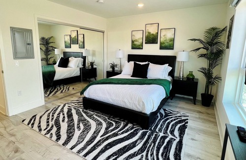 Westwood Hotel | Chic Westwood Century City 2 BR Apt, w/Parking!