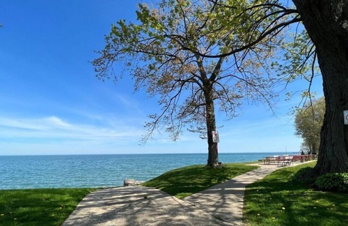 Lake Breeze Park House | Chic|Wine Country|Geneva|Lake Erie